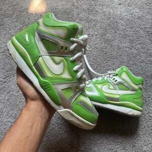 2009 Nike Air Digs High Size 10 Womens White Green Sneakers (Style Code 344343-3